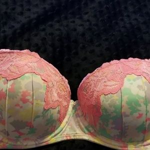 Pink pastel patterned bra